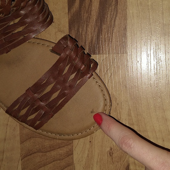 Universal Thread Sandals - Picture 3 of 5